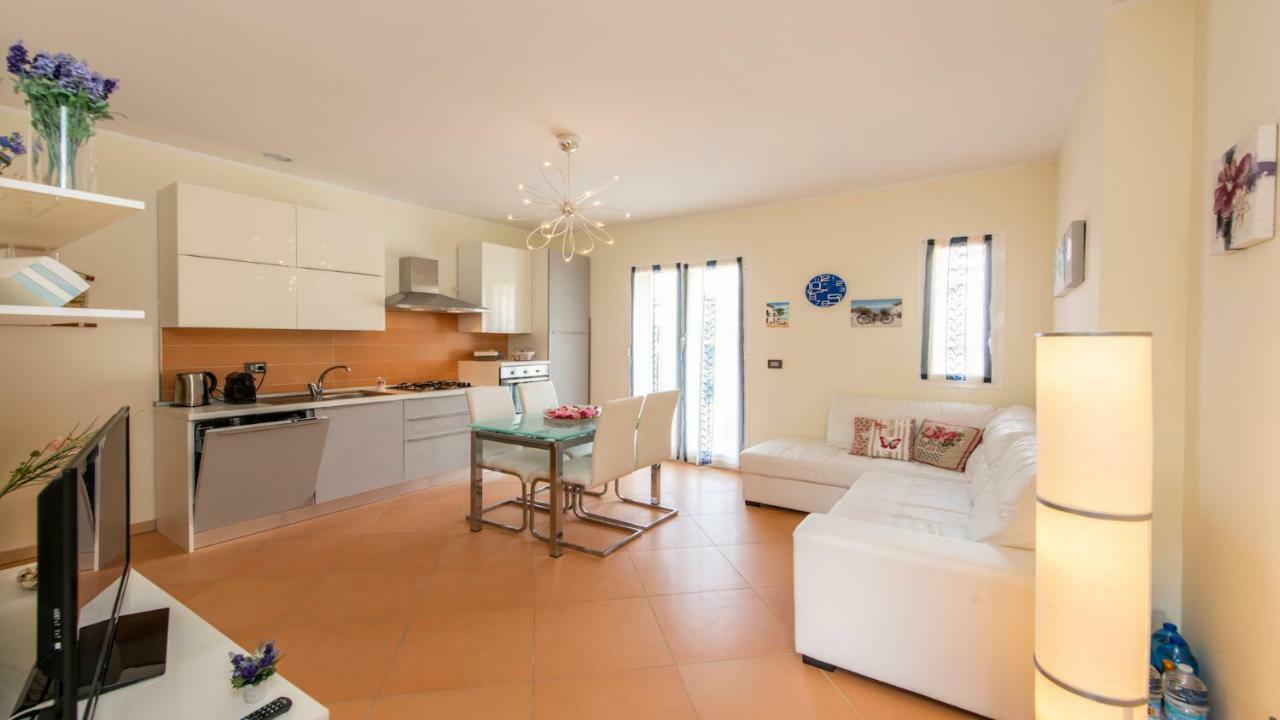 Apartamento Vento Di Greco San Bartolomeo Al Mare Exterior foto